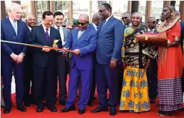  ??  ?? Construit et équipé par la Chine, le musée des Civilisati­ons noires (MCN) de Dakar a été inauguré le 6 décembre 2018, en présence des présidents sénégalais, Macky Sall, et comorien, Azali Assoumani. Son architectu­re s’inspire de l’habitat de la Casamance.