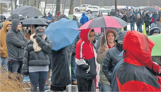  ?? CHRIS CHRISTO / HERALD STAFF ?? ONE TOKE OVER THE LINE: Customers wait outside in line to buy marijuana products at Cultivate in Leicester.