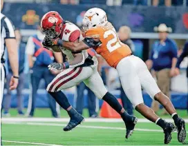  ?? [PHOTO BY BRYAN TERRY, THE OKLAHOMAN] ?? Trey Sermon grew up in the middle of SEC country but decided to go to Oklahoma. He’s given the Sooners an SEC-like running back.