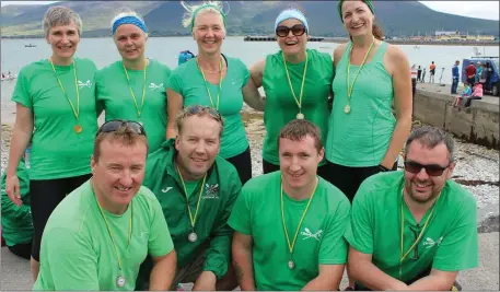  ?? FRONT: ?? Cromane novice women and novice men – gold and silver medallists respective­ly. BACK: Caitriona Scales, Tracy O’Connor, June Cunningham, Muireann Joy and Breda Hayes. David Morris, Ian Cunningham, Karl McCarthy and Tom Gill.