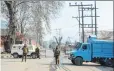  ?? –Sajad Hameed ?? Security men stand guard outside house of former J&K CMs Omar Abdullah and Dr Farooq Abdullah, in Srinagar on Sunday.