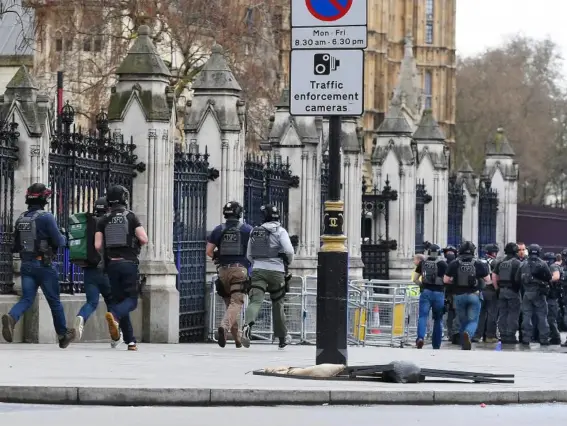  ?? (EPA) ?? The scene outside Parliament yesterday in the immediate aftermath of the deadly attack