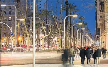  ?? MANÉ ESPINOSA ?? Barcelona ha mejorado la eficiencia del alumbrado exterior; en la foto, un tramo de la Diagonal