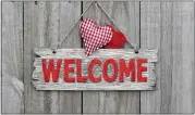  ?? DREAMSTIME ?? A loving feeling at home starts with a warm welcome. Make it a habit to greet loved ones with a smile and a hug.