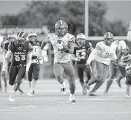  ?? MICHAEL LAUGHLIN/SUN SENTINEL ?? Deerfield Beach running back Jaziun Patterson runs past the Boca Raton defense for a firsthalf touchdown Friday.