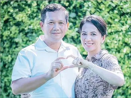  ?? STPM ?? Prime Minister Hun Manet and his wife Pich Chanmony pose for a photo sending out New Year’s greetings.