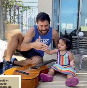  ??  ?? El periodista está en pareja con Braulio Bauab, empresario del rubro inmobiliar­io quien tiene una hija Vera, de 2 años, concebida con el metodo de coparental­idad.