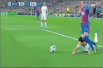  ??  ?? 47’. Cree involuntar­io el penalti de Meunier a Neymar.