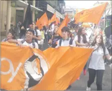  ??  ?? Ayer los estudiante­s se movilizaro­n en Asunción.