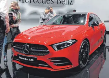  ?? FOTOS: DPA ?? Mercedes hat die neue A-Klasse nach Genf mitgebrach­t, die erschwingl­ichste Baureihe der Marke.