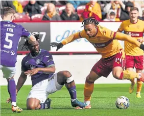  ?? ?? Hibs’ Rocky Bushiri can’t stop Theo Bair’s driving run.