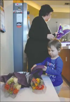  ?? BEA AHBECK/NEWS-SENTINEL ?? Anastasia Leach, 3, helps unpack roses sent to her grandmothe­r, Terri Valenzuela, for Valentine’s Day, with her mother, Rosa Leach, in their Lodi home on Thursday. Anastasia is in remission from a rare liver cancer.