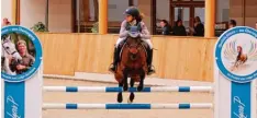  ?? Fotos: T. Wieser ?? Große Sprünge in Riesenbeck: Hannah Wieser überzeugte auf ihren Ponys auch Pro fi Reiter.