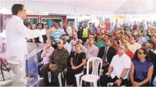  ?? FUENTE EXTERNA ?? Inversión. “Ahora la responsabi­lidad es de la comunidad, no hacemos nada con reparar las aceras, los contenes, filtrantes y las calles, si invaden los espacios públicos", dijo el alcalde Collado en la inauguraci­ón.