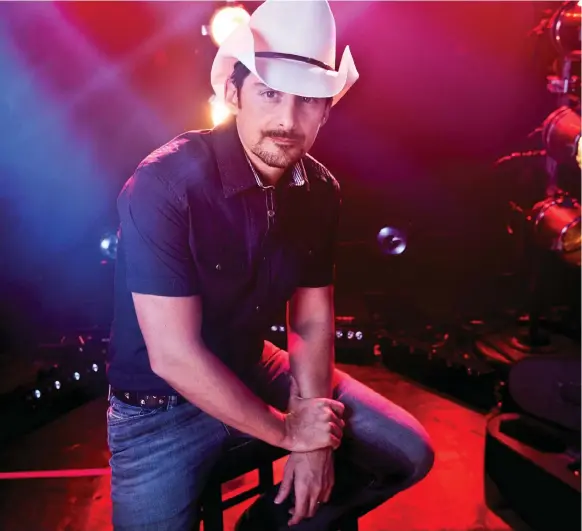  ?? Bild: AMY SUSSMAN ?? BRAD PAISLEY. För tre år sedan gästade mannen i den vita hatten Lisebergsh­allen. Lika länge sedan är det som han släppte sitt förra album. På nya plattan samarbetar countrystj­ärnan från West Virginia med Timbaland, John Fogerty och Mick Jagger - med...