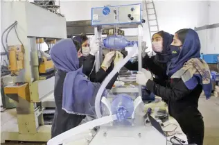  ??  ?? A team of six Afghan girls building low-cost ventilator­s.