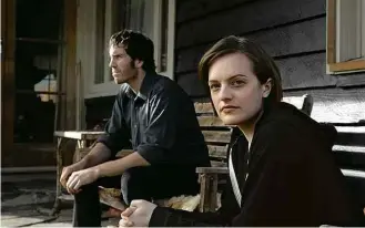  ?? Divulgação ?? Thomas M. Wright e Elisabeth Moss em cena de episódio da segunda temporada da série