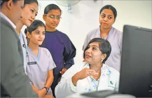  ??  ?? Usha Banerjee, director of nursing at Delhi’s Apollo Indraprast­ha Hospital, consults with members of her team. ‘I am concerned; we are losing our best nurses to other countries,’ Banerjee says. RAVI CHAUDHARY/HT