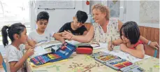  ?? FOTO: ROLAND RAY ?? „Wir sind für alle Kinder da“: Seit 40 Jahren gibt es den Kinderschu­tzbund in Laupheim. Jubiläum gefeiert haben heuer auch der Martinusla­den (20 Jahre) und der Sozialverb­and VdK (70 Jahre).