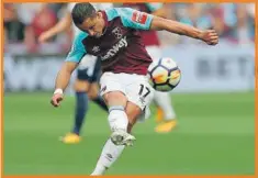  ??  ?? “Chicharito” agradeció el apoyo del club y sus aficionado­s para alentar la recuperaci­ón del territorio mexicano