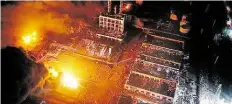  ?? DPA-BILD: JI CHUNPENG ?? Bei einer Explosion in einem Chemiewerk in Ostchina kamen mindestens 47 Menschen ums Leben.