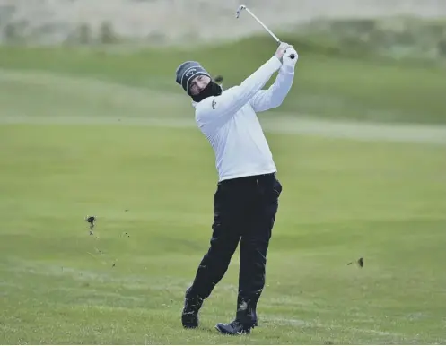  ??  ?? 0 Marc Warren plays his second shot on the 10th during the second round of the Scottish Championsh­ip at Fairmont St Andrews