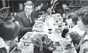  ?? NEW MEXICAN FILE PHOTO ?? ABOVE: Domenici meets with children in 1979.