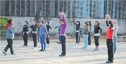  ??  ?? Saber esperar. Los expertos siguen profundiza­ndo en la relación entre el ejercicio físico y la actividad mental.