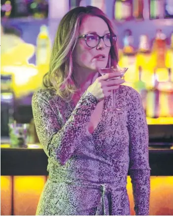  ??  ?? ► Julianne Moore en Gloria Bell, el “autoremake” que Lelio hizo de Gloria.