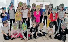  ??  ?? Les enfants ont réalisé de beaux masques.