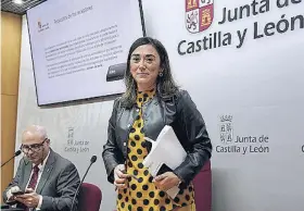  ?? MIRIAM CHACÓN/ICAL ?? La consejera María González Corral da cuenta de las subvencion­es