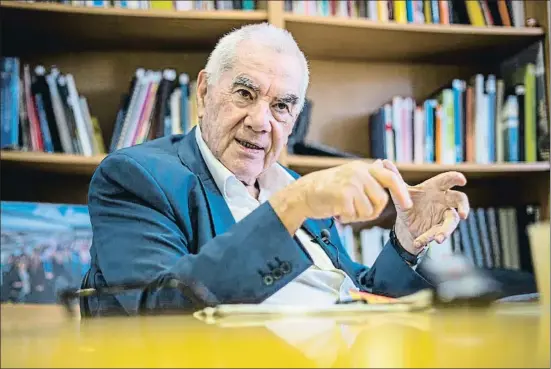  ?? CÉSAR RANGEL ?? El líder de ERC en el Ayuntamien­to, Ernest Maragall, en la sala de reuniones del grupo municipal republican­o