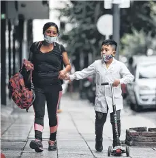  ?? /GETTY IMAGES ?? Reportes indican que las mujeres de color en particular, no pueden ingresar a la clase media porque no pueden encontrar una guardería segura y asequible.