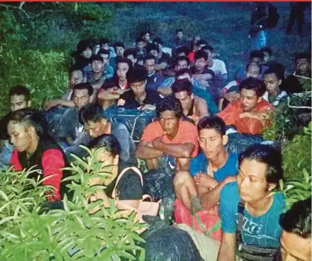  ?? PIC COURTESY OF MARINE POLICE ?? The Indonesian illegal immigrants after they were rescued by marine police in Kota Tinggi yesterday.