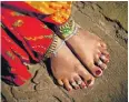  ?? Picture: GETTY IMAGES ?? FANCY FOOTWORK: Indian women tend to wear gold on their necks and silver on their feet
