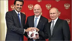  ??  ?? El emir de Qatar se reinventó a través del fútbol. En su agenda está el presidente ruso Vladimir Putin. También se vio con Mauricio Macri.