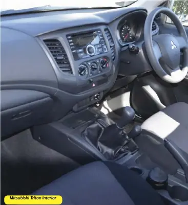  ?? ?? Mitsubishi Triton interior