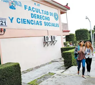  ??  ?? La UAEM es un ejemplo de las institucio­nes educativas cuyos pasivos son mayores que sus ingresos, por lo que están en quiebra técnica/archivo