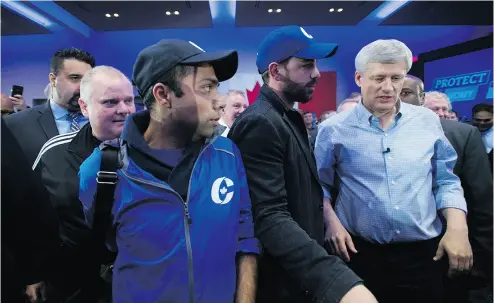  ?? JONATHAN HAYWARD / THE CANADIAN PRESS ?? Conservati­ve Leader Stephen Harper and former Toronto Mayor Rob Ford, left, at a campaign rally in Toronto in 2015. The Conservati­ves have returned to Toronto this weekend for their leadership convention.