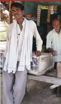  ??  ?? Ramesh Kumar, 60-year-old tea vendor in Sagar district in Madhya Pradesh, could not open a bank account because of
technologi­cal glitches