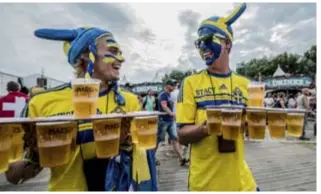  ?? FOTO BELGA ?? Festivals zijn een van de vele plaatsen waar achtergela­ten en lege plastic bekertjes zegevieren.