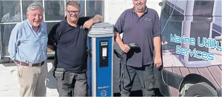  ?? PHOTO SUPPLIED ?? Tim Coghlan of Braunston Marina with Rolec engineers Jamie Yarnold and Andy Chapman.