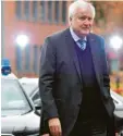  ?? Foto: Schwarz, afp ?? Horst Seehofer will als Innenminis­ter weitermach­en.