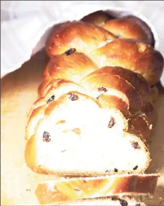  ?? ?? Baking success - Challah Bread with Dried Fruits (Photo by Cynthia Nelson)