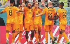  ?? AFP ?? Netherland­s midfielder Frenkie De Jong (centre) celebrates scoring his team’s second goal against Qatar.