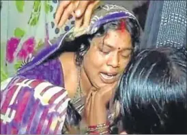  ?? HT ?? The family of BSF constable Prem Sagar is inconsolab­le after his body reached their village in UP.