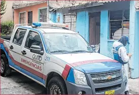  ??  ?? La casa se ubica en la calle Ninahuilca, en donde los vecinos ayudaron a sofocar el siniestro.