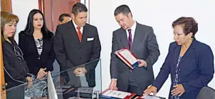  ?? El Sol de Tlaxcala ?? El presidente del TSJE, Héctor Maldonado, recorrió las instalacio­nes del Centro Regional de Justicia Alternativ­a del Distrito Judicial de Xicohténca­tl.