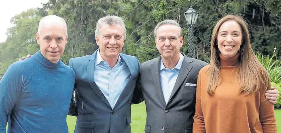  ?? PRESIDENCI­A ?? Primera línea. Mauricio Macri en la Quinta de Olivos, ayer, juntoa Horacio Rodríguez Larreta, Miguel Pichetto y María Eugenia Vidal.