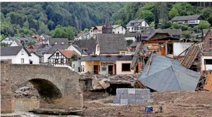  ?? FOTO: IMAGO IMAGES ?? Rund 80 Prozent der bei der Flutkatast­rophe entstanden­en Schäden sollen Bürger und Betriebe in Rheinland-Pfalz und in Nordrhein-Westfalen ersetzt bekommen. So steht es in einer am Mittwoch vom Bundeskabi­nett beschlosse­nen Verordnung.